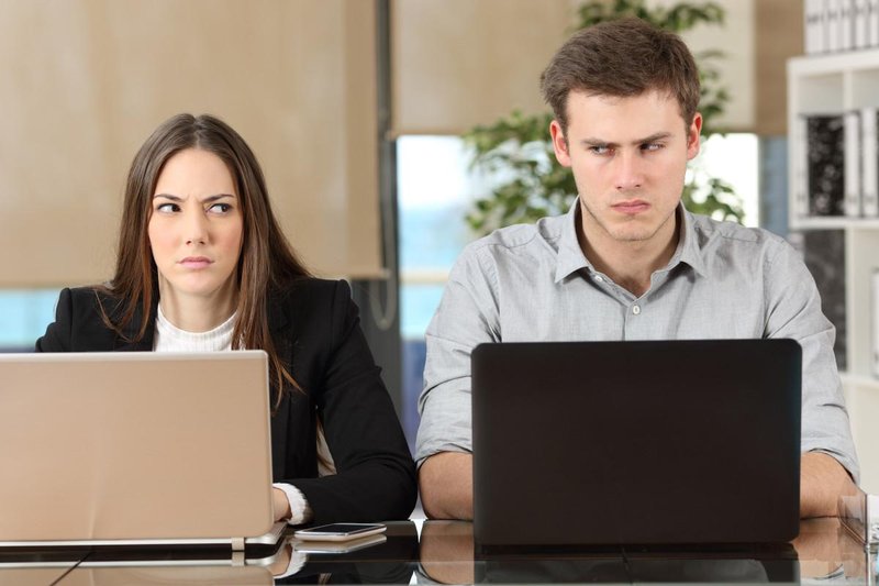 6 Tips untuk menghadapi rekan kerja yang cuek