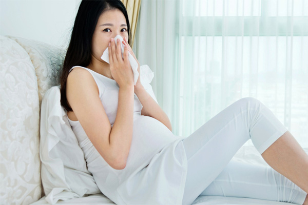 Begini cara mengatasi dan mencegah batuk pada saat hamil