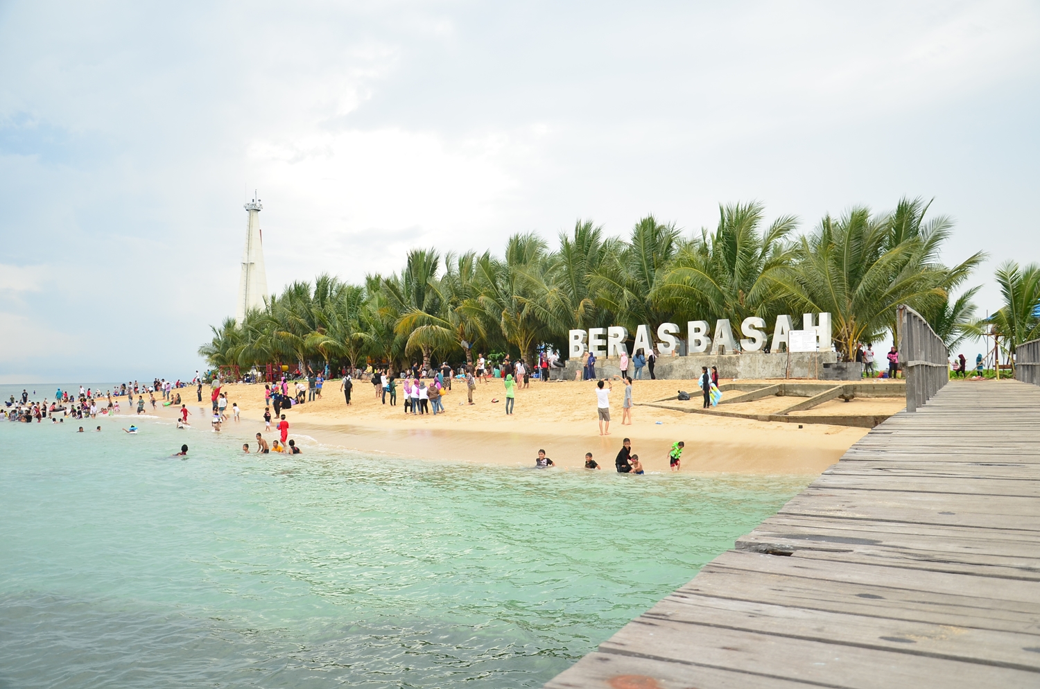 Jadi ibu kota baru, ini 10 pantai indah yang ada di Kalimantan Timur