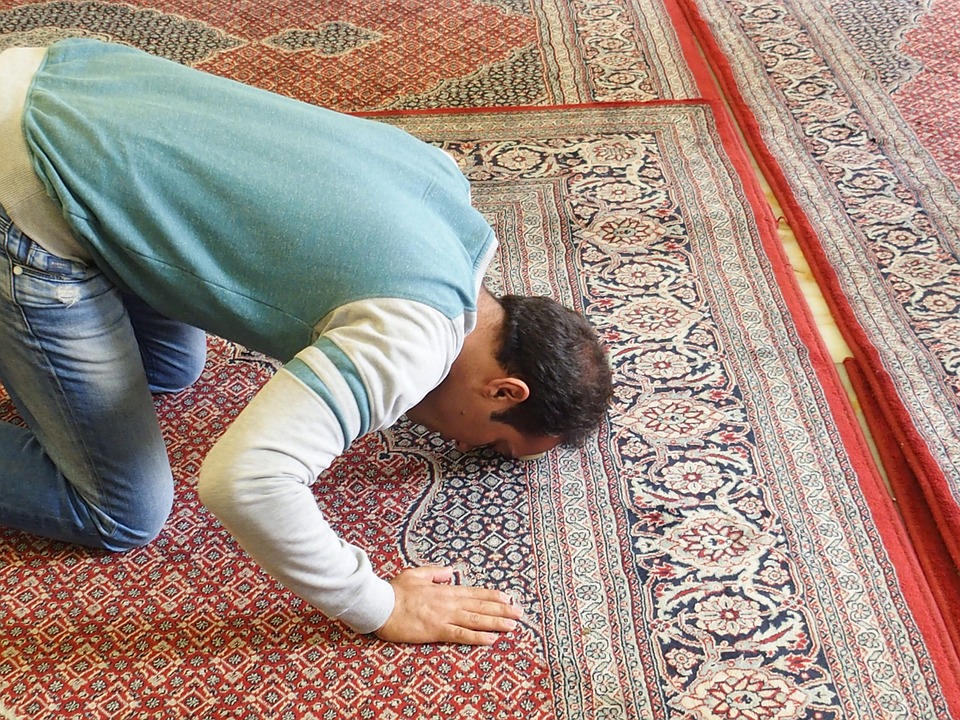 Tata cara sholat tasbih, beserta bacaan niat dan doanya