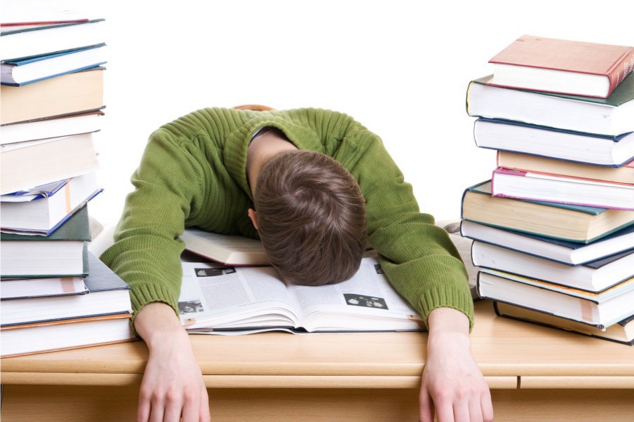Sering mengantuk saat membaca? Ini 5 cara mengatasinya