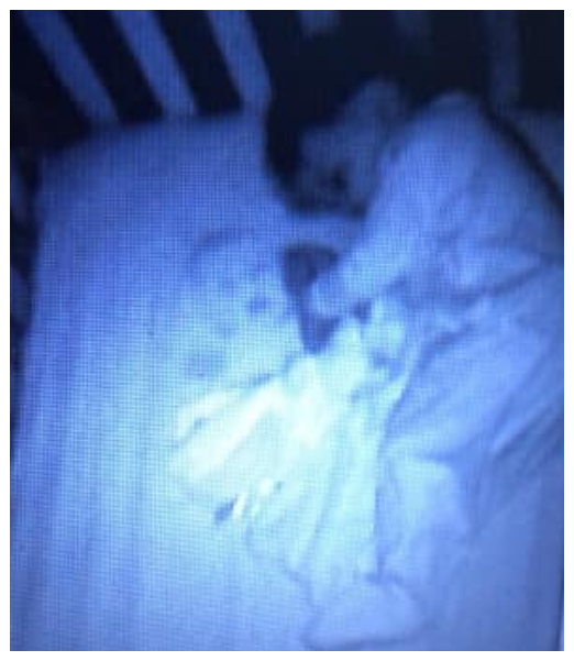 Viral bocah tidur ditemani bayi misterius, ini faktanya