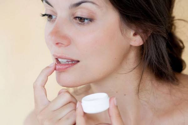 4 Langkah ampuh mengatasi bibir kering dan pecah-pecah