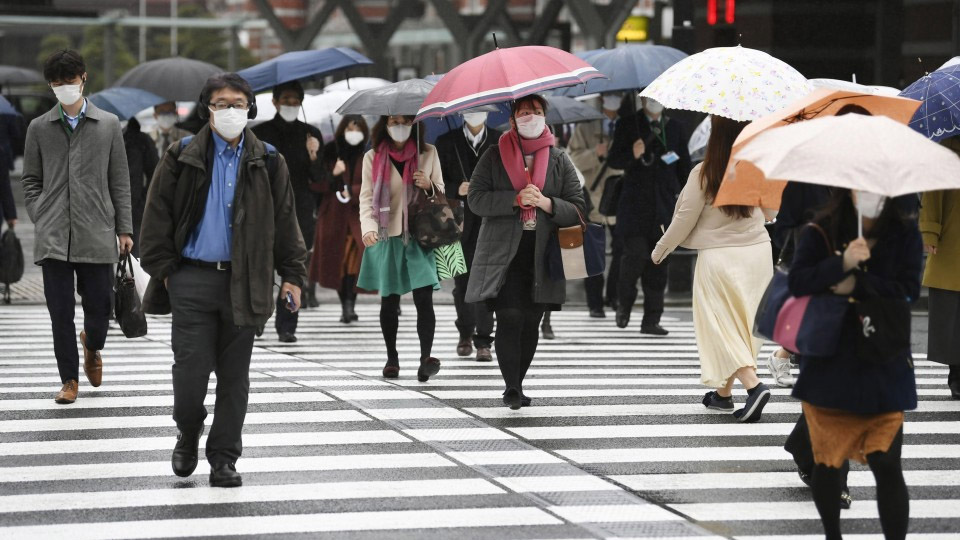  Masker  berpendingin laris manis di Jepang  saat musim panas 