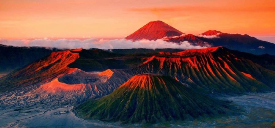 5 Gunung di Pulau Jawa ini punya keindahan yang memesona