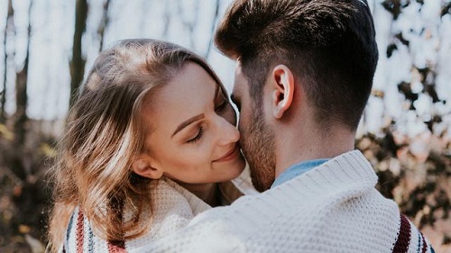 4 Jenis ciuman ini dapat menambah gairah pasangan