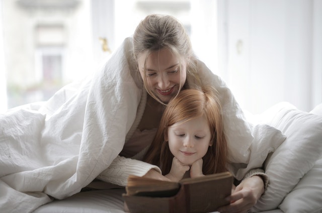 7 Cara meningkatkan minat baca ketika memasuki usia dewasa