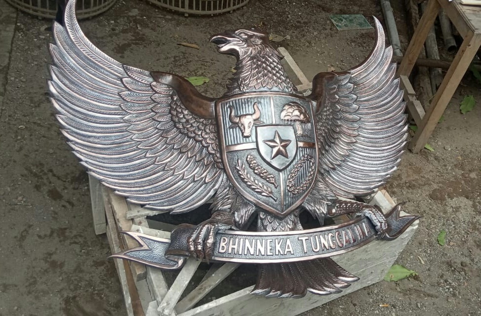 Garuda Pancasila buatan pengrajin asal Kotagede ini detail banget