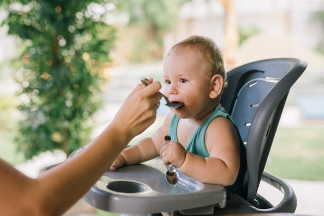 8 Cara yang dapat dilakukan orang tua agar si kecil gampang makan