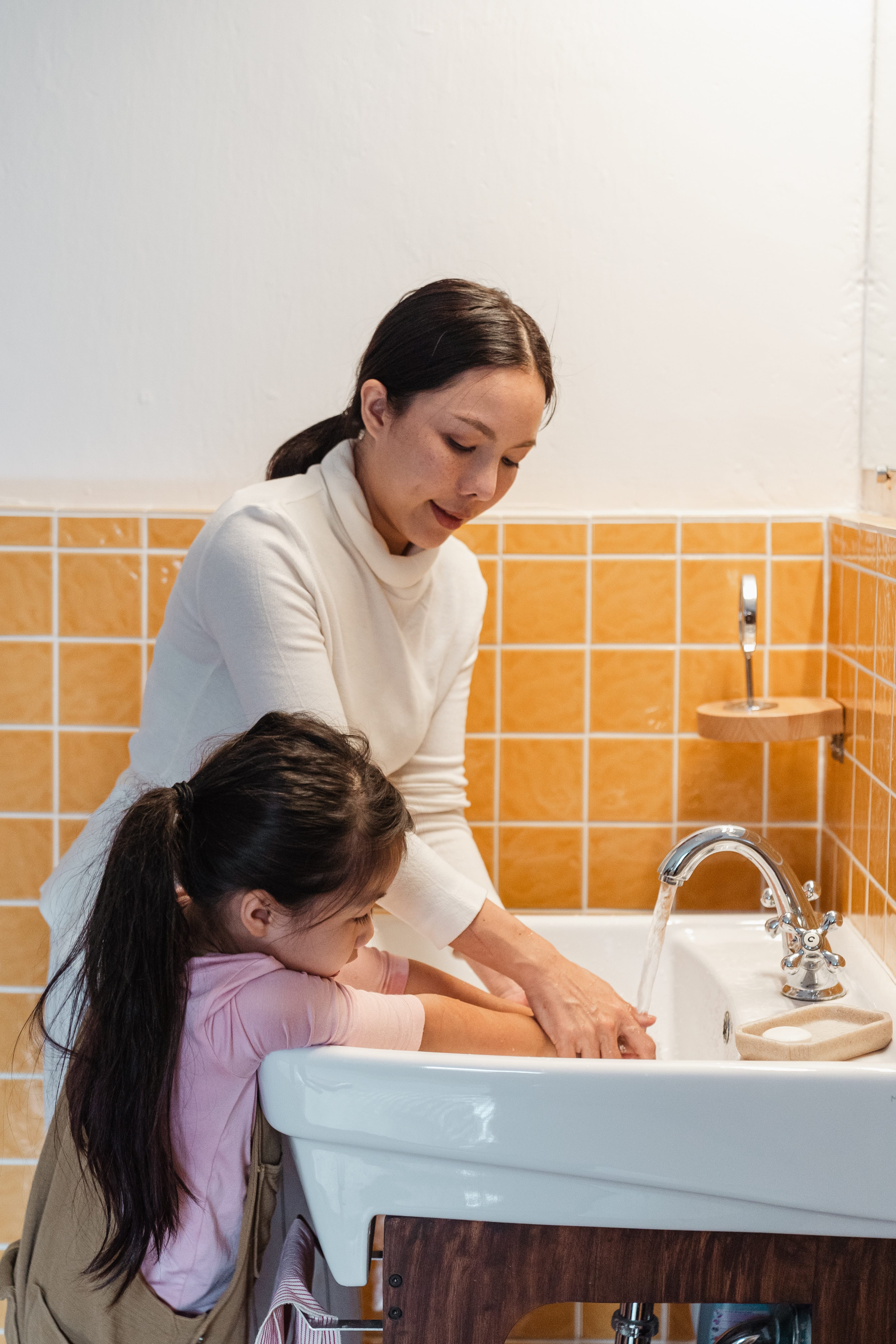 4 Tips mencuci tangan yang mudah dan menyenangkan bersama si kecil