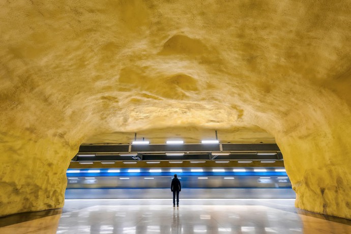 Swedia punya stasiun MRT yang jadi galeri seni terpanjang di dunia!