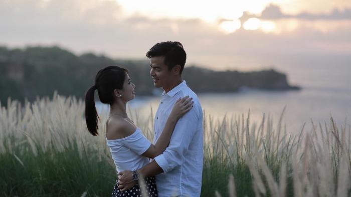 Buat cewek, ini lho 5 suka duka punya pacar yang 'kaku' dan 'dingin'