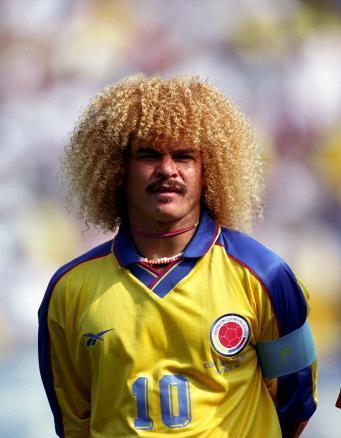 10 Pesepak bola dengan gaya rambut kribo, nyentrik abis!