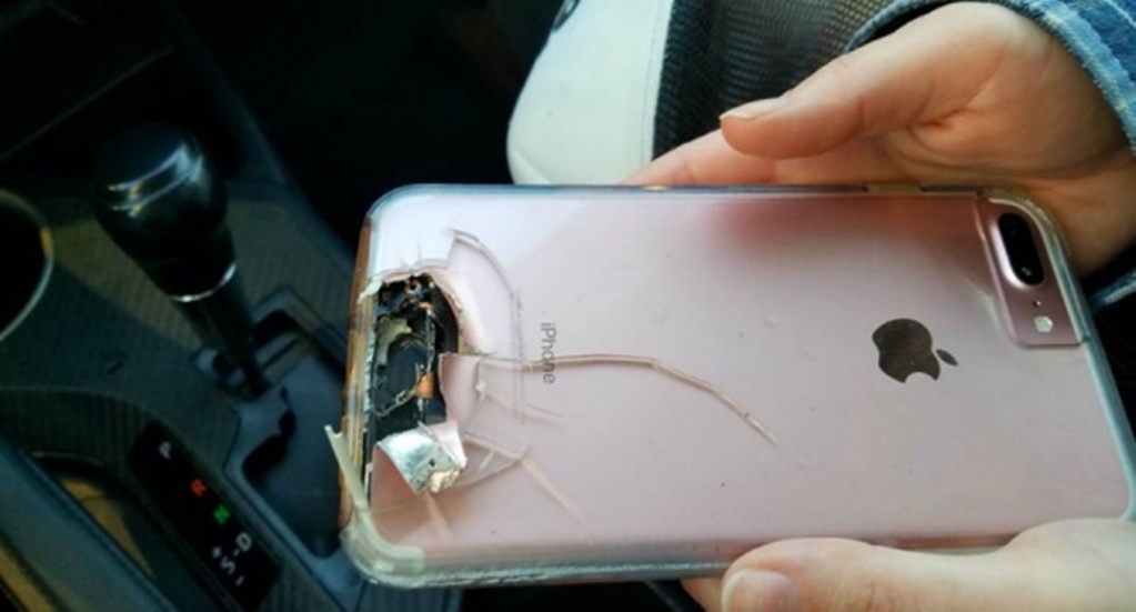 Nyawa wanita Ini terselamatkan dari peluru berkat smartphone miliknya