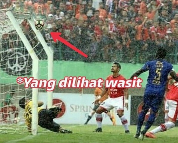 8 Meme gol Persib yang dianulir wasit ini kocak abis