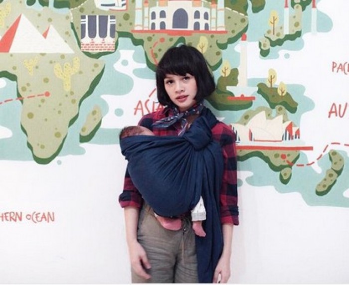 Ini lho cara unik Andien menggendong bayi Kawa