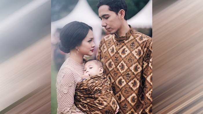 Ini lho cara unik Andien menggendong bayi Kawa