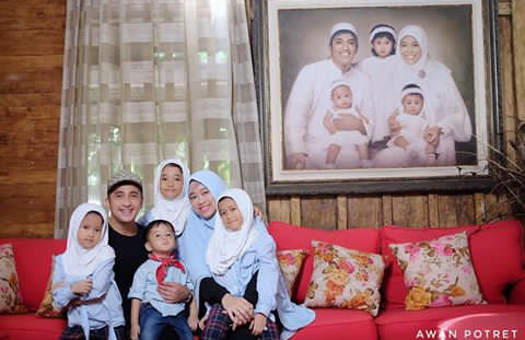 4 Keluarga artis ini pilih foto bersama keluarga dibanding dengan geng