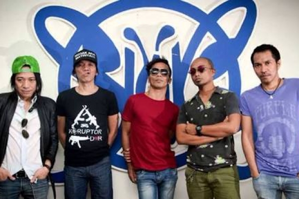 5 Fans penyanyi Indonesia paling loyal, hadir di setiap konser