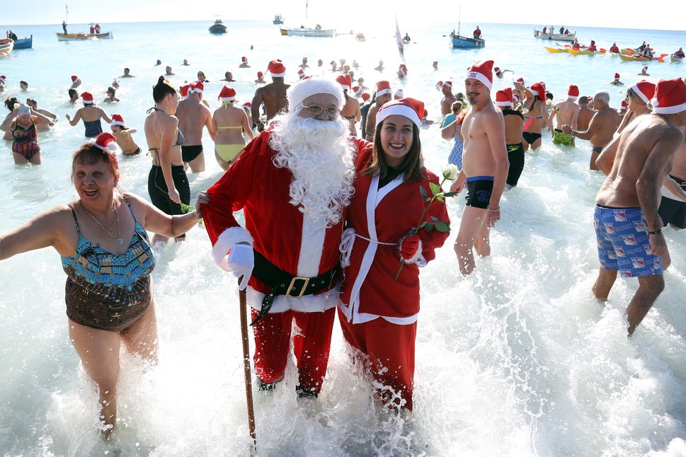 17 Aksi Santa Claus menebar kegembiraan Natal di berbagai negara