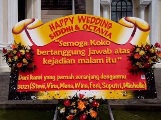 6 Karangan Bunga Buat Pesta Pernikahan Ini Gokil Abis Ucapannya