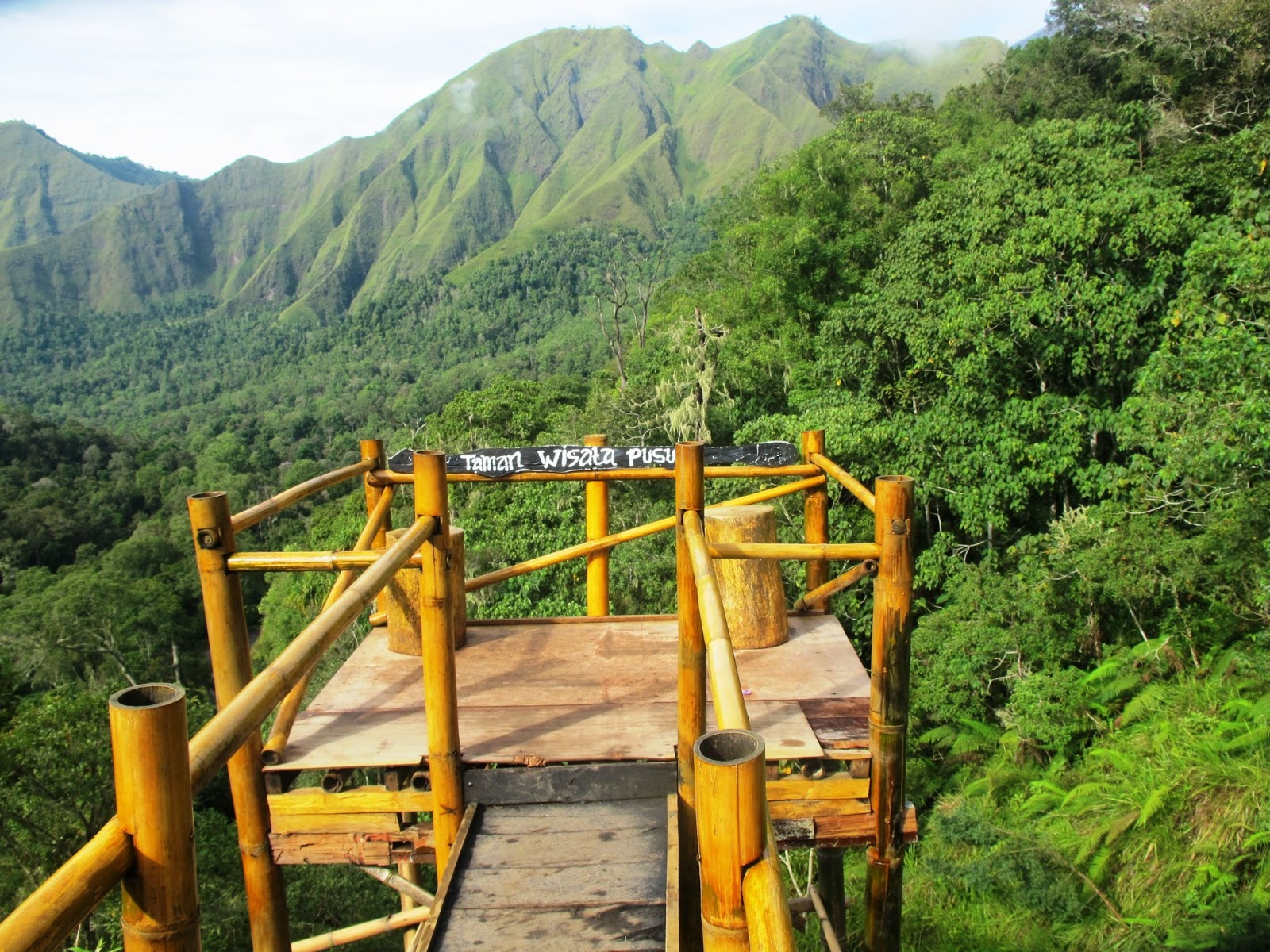 7 Destinasi wisata di kaki Gunung Rinjani ini keindahannya memukau