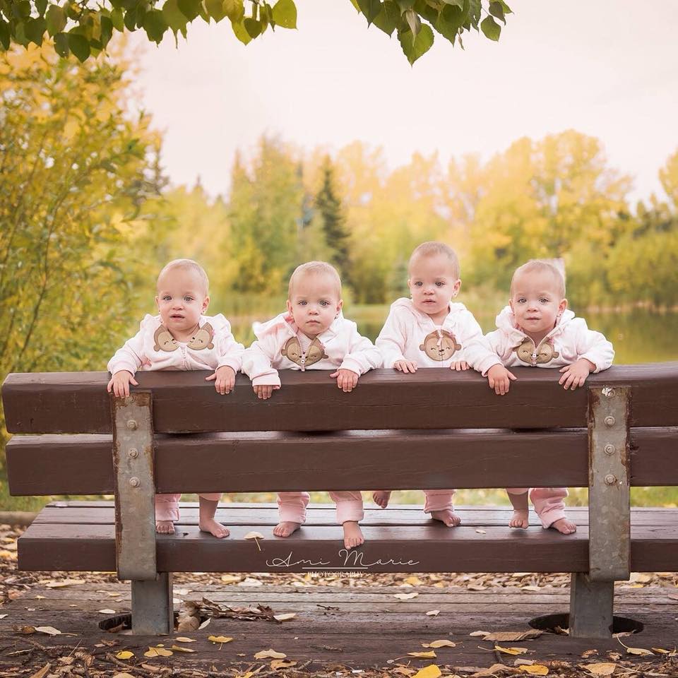 9 Potret empat bayi kembar identik ini menggemaskan banget