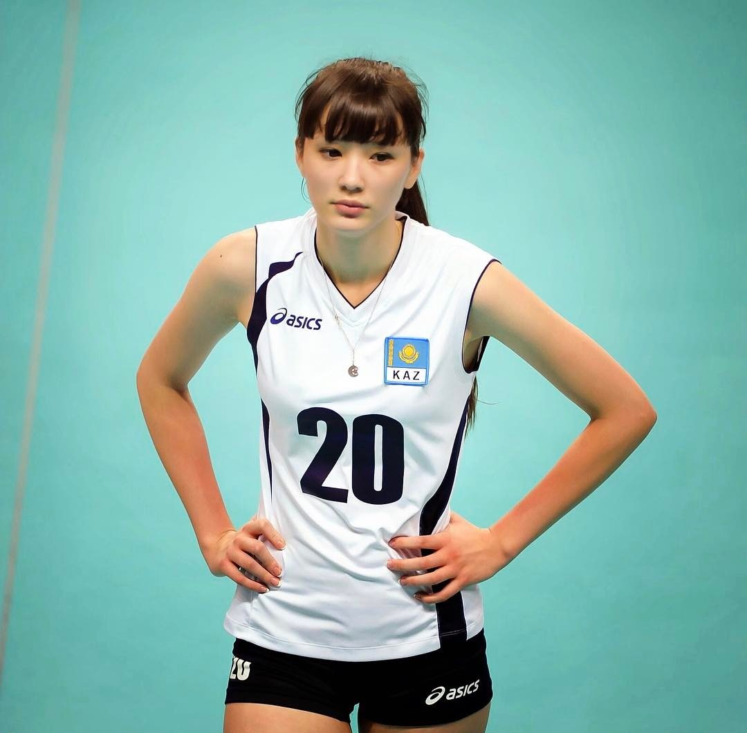 15 Potret terkini atlet voli cantik Sabina Altynbekova