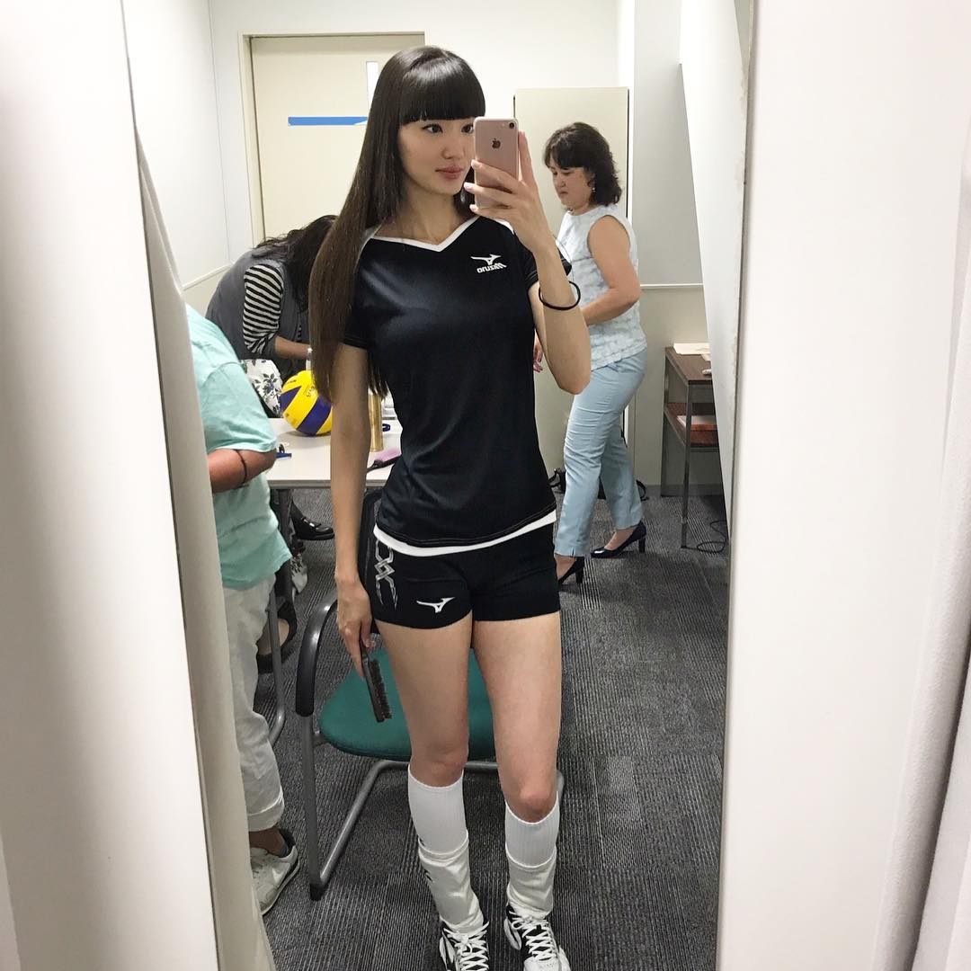 15 Potret terkini atlet voli cantik Sabina Altynbekova