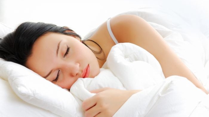 7 Perawatan wajah sebelum tidur ini bikin kulit wajah makin cerah