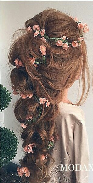 10 Bunga hiasan untuk rambut ini bisa mempercantik tampilanmu