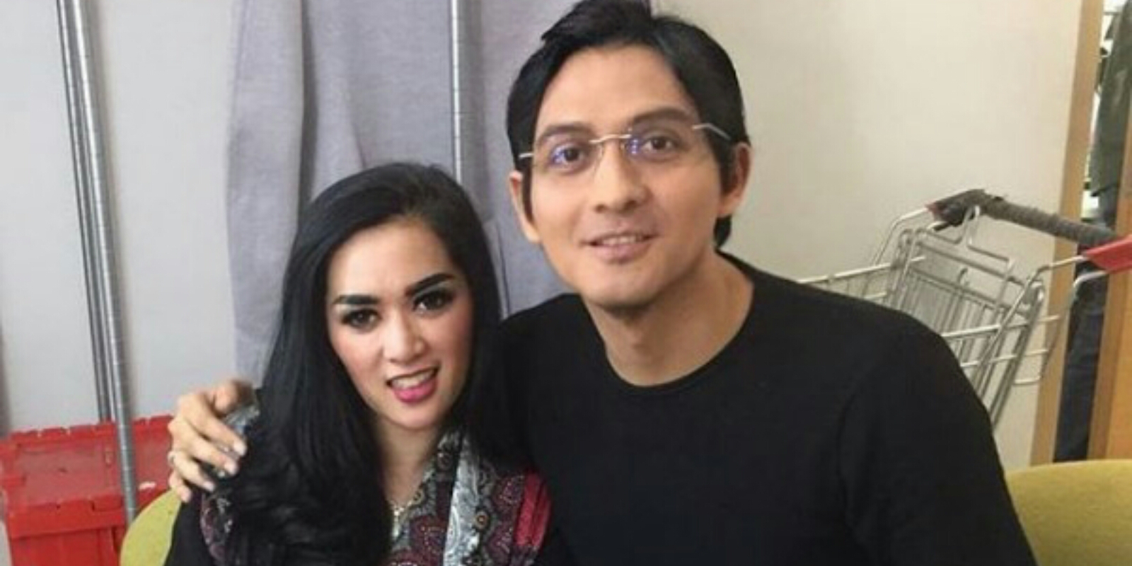5 Pernikahan seleb Tanah Air ini diduga cuma settingan, bener nggak ya