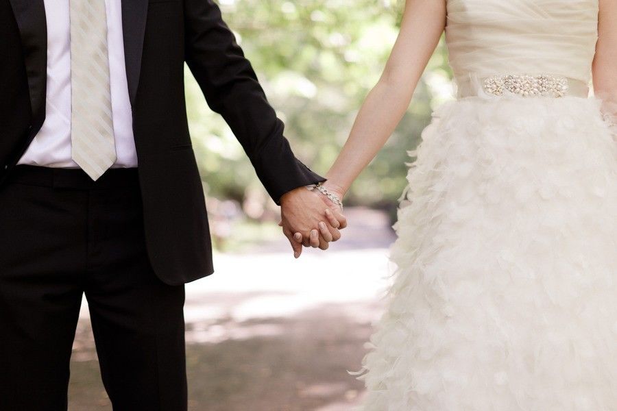Romantis, 5 zodiak ini dikabarkan menikah di 2018
