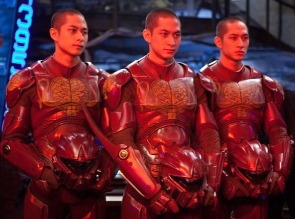 10 Potret gantengnya Luu Brothers, aktor kembar 3 di film Pacific Rim