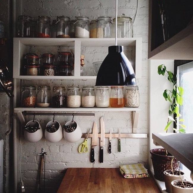 21 Inspirasi cara menata dapur mini supaya terkesan lapang