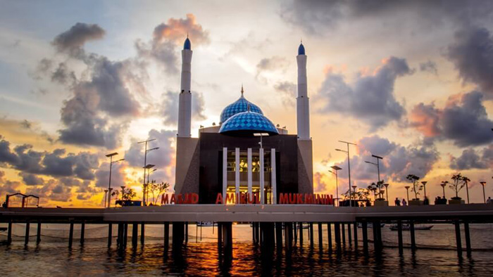 6 Masjid dengan arsitektur unik di Indonesia, cocok buat wisata religi