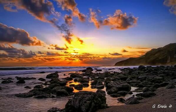 4 Pantai dengan spot sunset terbaik di Kebumen, indahnya kebangetan