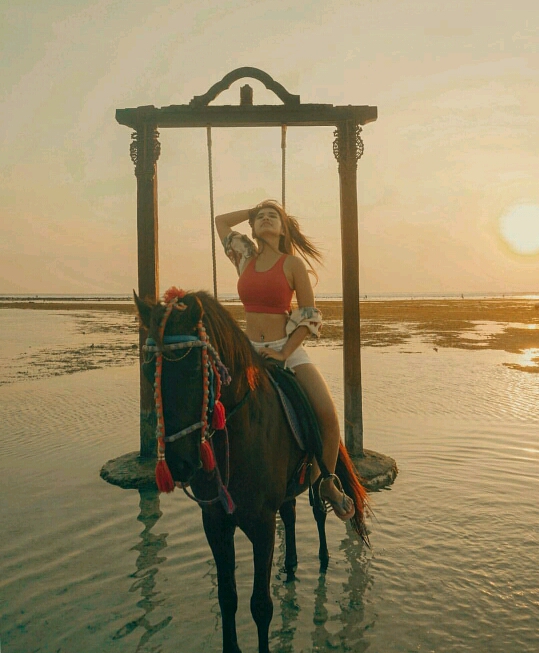 Maria Vania 6