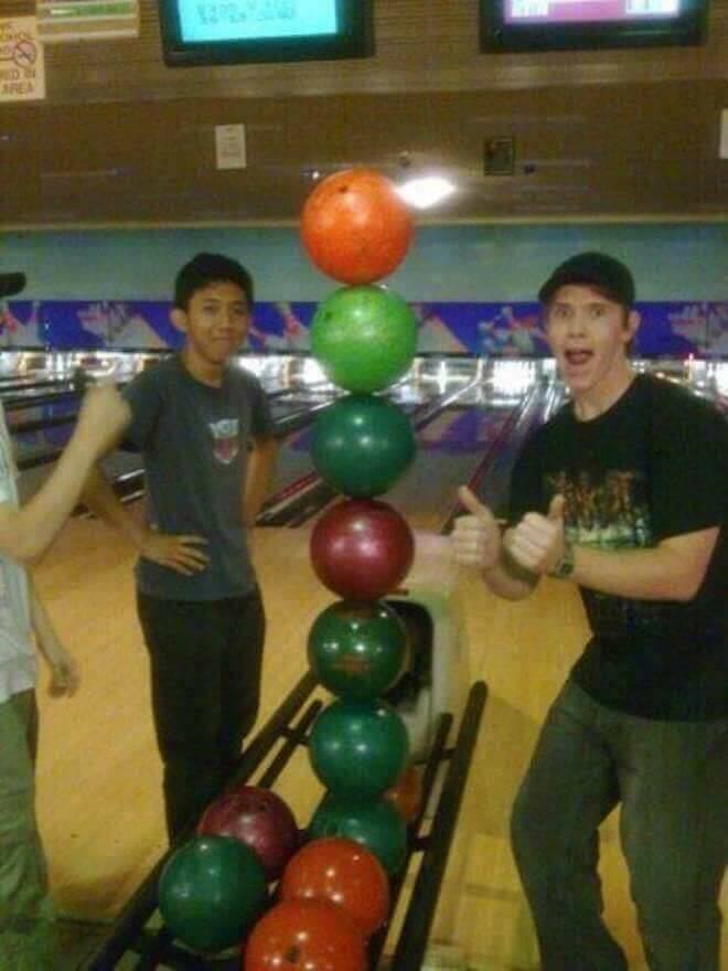 Nyusu bola bowling