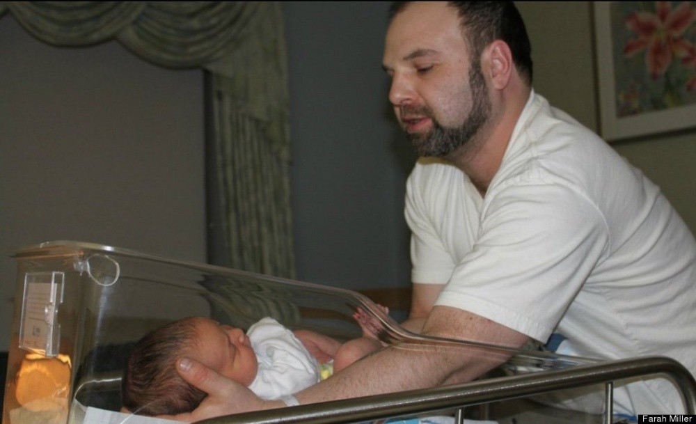 17 Momen haru ayah pertama kali bertemu bayinya yang baru lahir