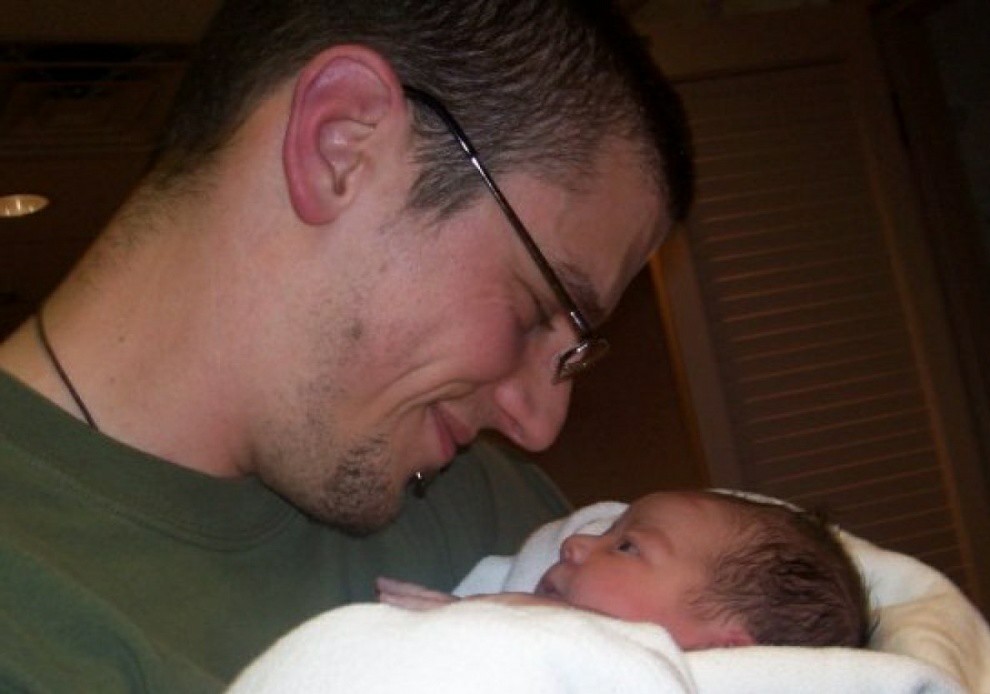 17 Momen haru ayah pertama kali bertemu bayinya yang baru lahir