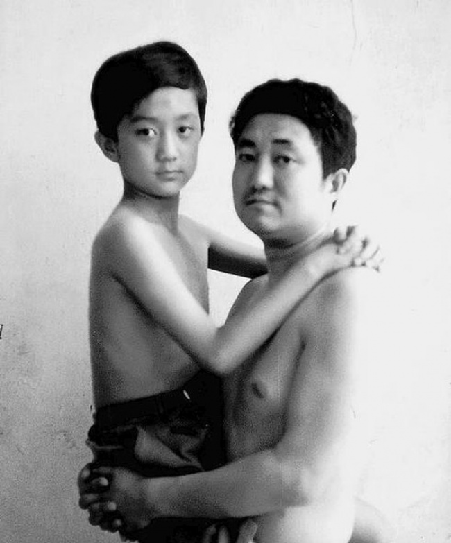 Foto-foto ayah dan putranya ini diambil selama 26 tahun, mengharukan!