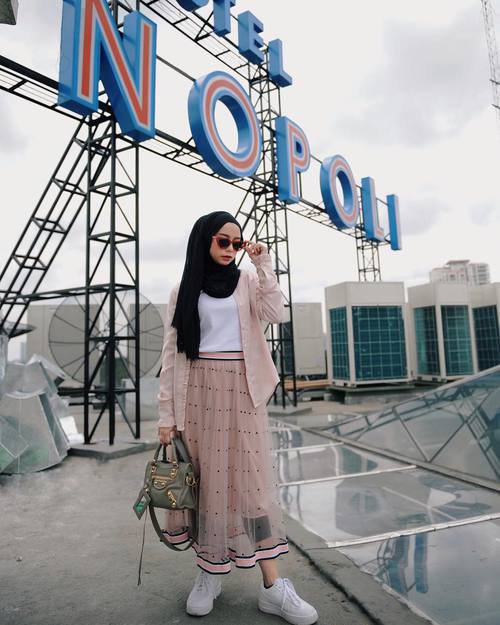 4 Busana hijab stylish ini pas untuk Lebaran
