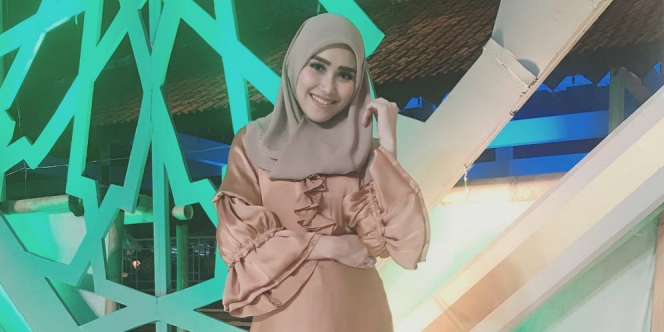 4 Busana hijab stylish ini pas untuk Lebaran