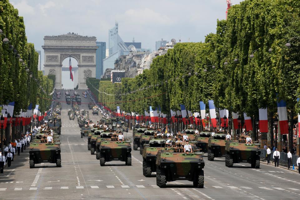 Militer parade di Paris