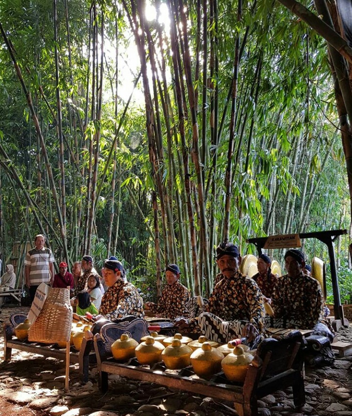 Pasar Papringan Temanggung  pasar unik di antara pohon bambu 