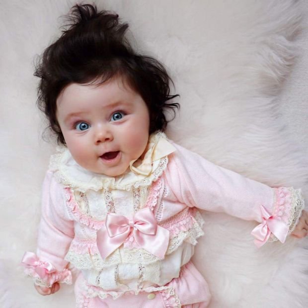 16 Potret bayi dengan rambut super lebat ini bikin gemas maksimal