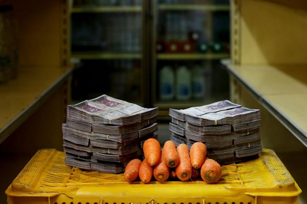 Uang sebanyak ini cuma dapat wortel di Venezuela