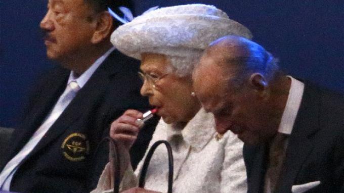 6 Fakta tentang tas jinjing Ratu Elizabeth, ada kode rahasia juga