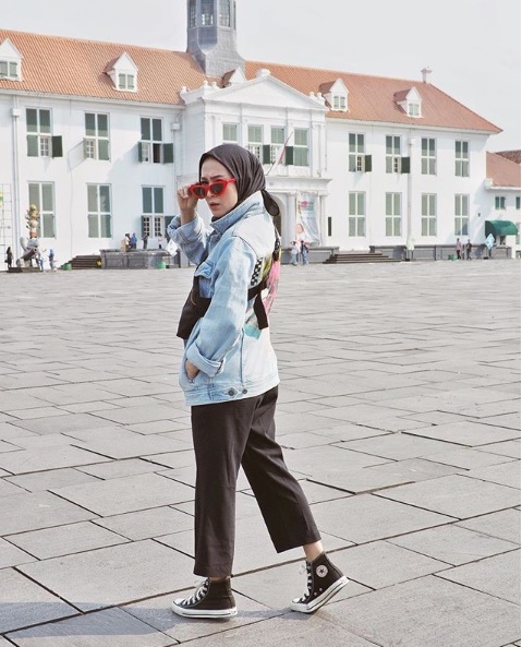 10 Pesona OOTD dari Dewi Fitri istri Melky Bajay, fashionable abis
